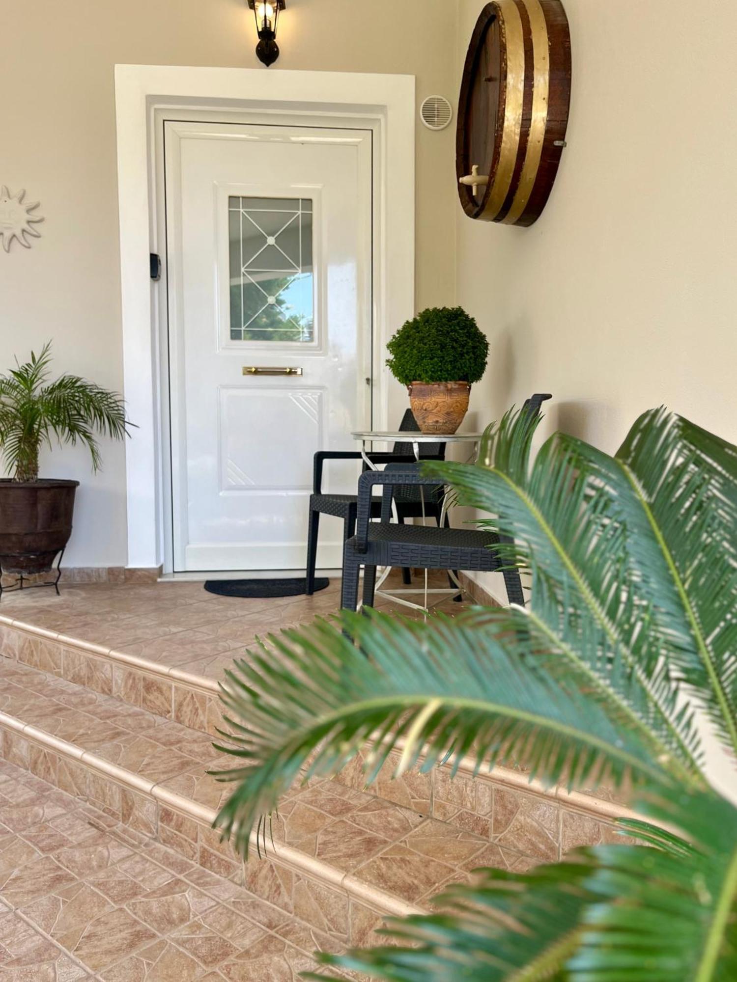 Lia'S Luxury Apartment - Near Airport Коропион Экстерьер фото