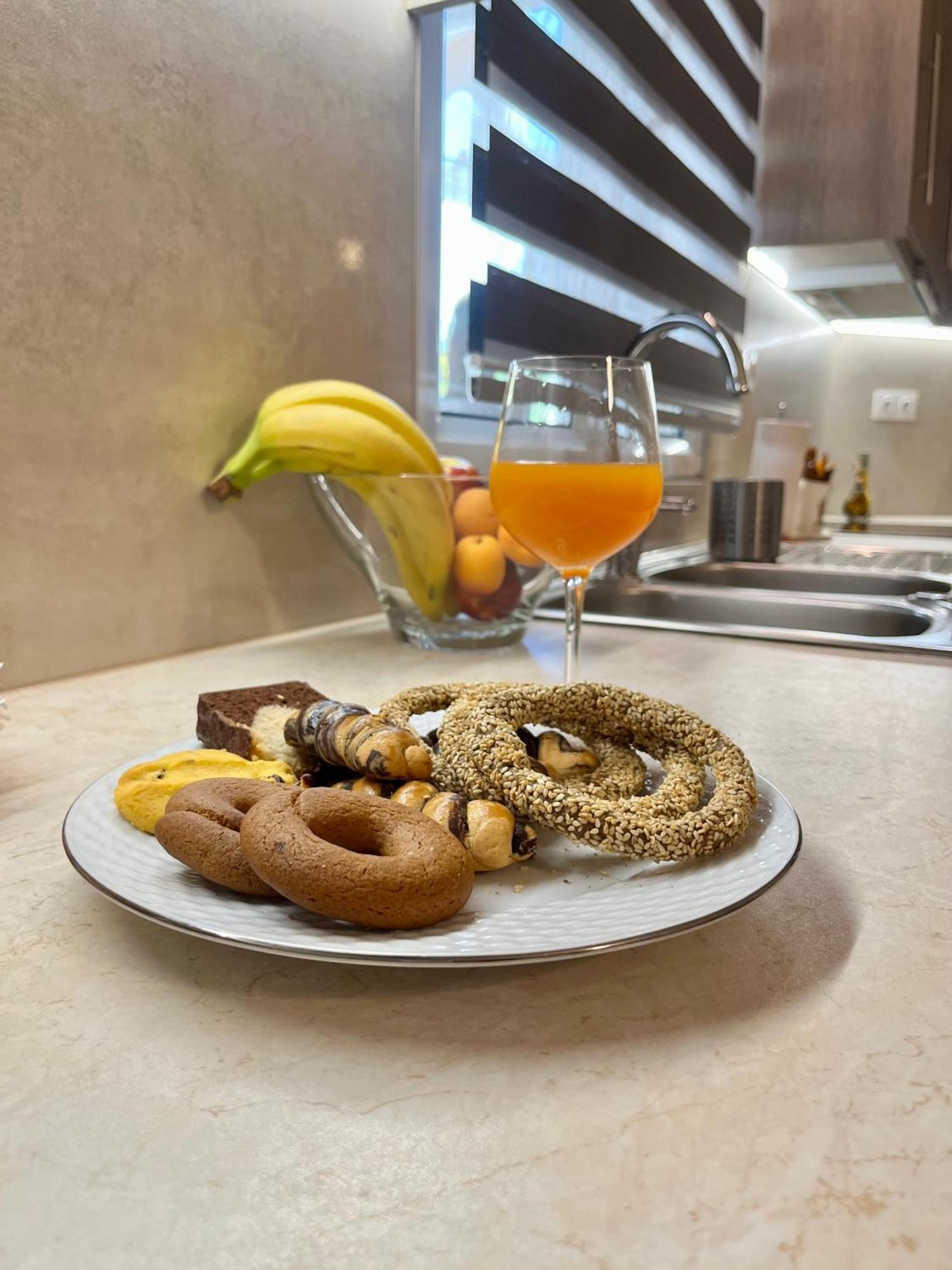 Lia'S Luxury Apartment - Near Airport Коропион Экстерьер фото