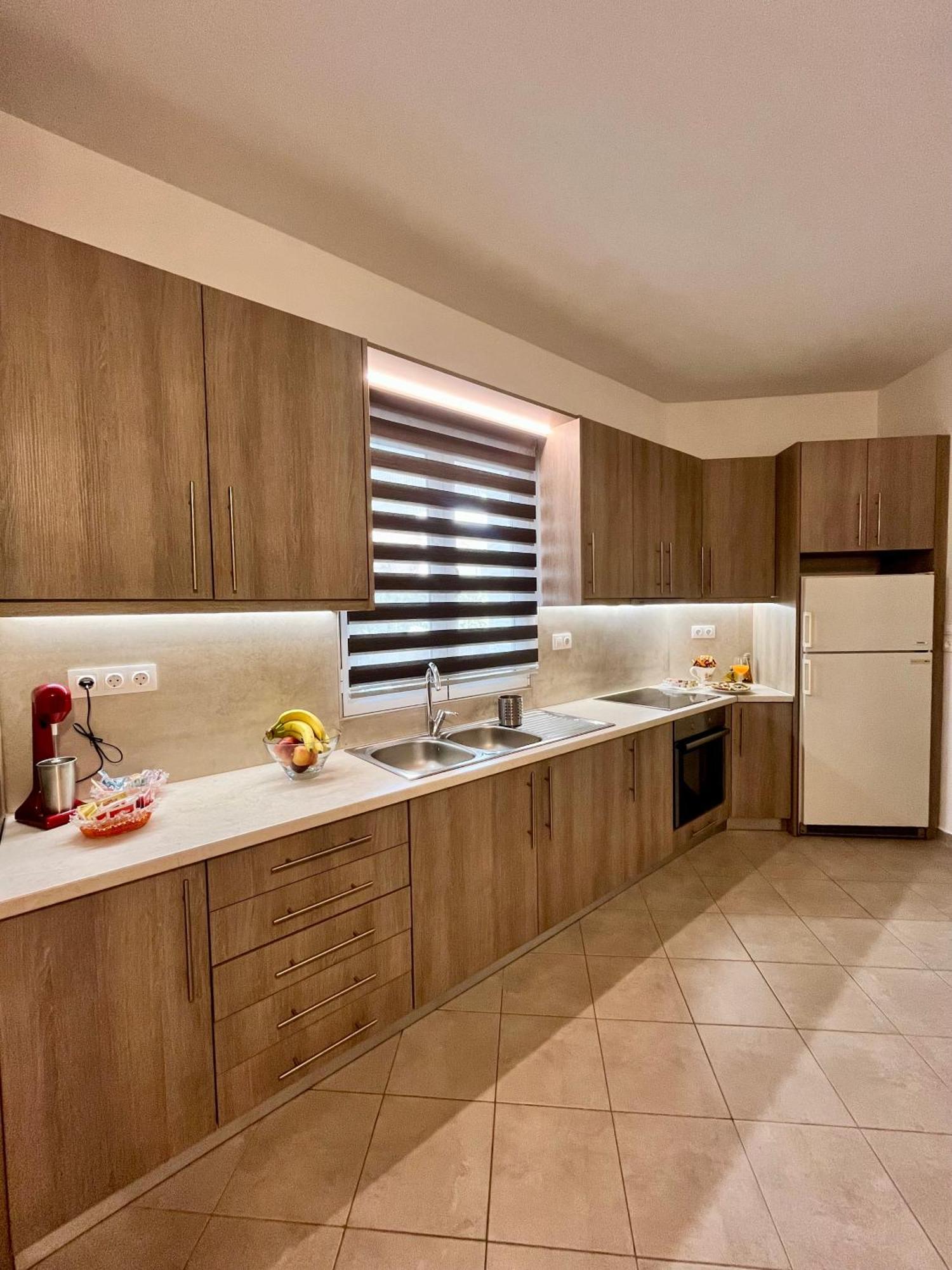 Lia'S Luxury Apartment - Near Airport Коропион Экстерьер фото